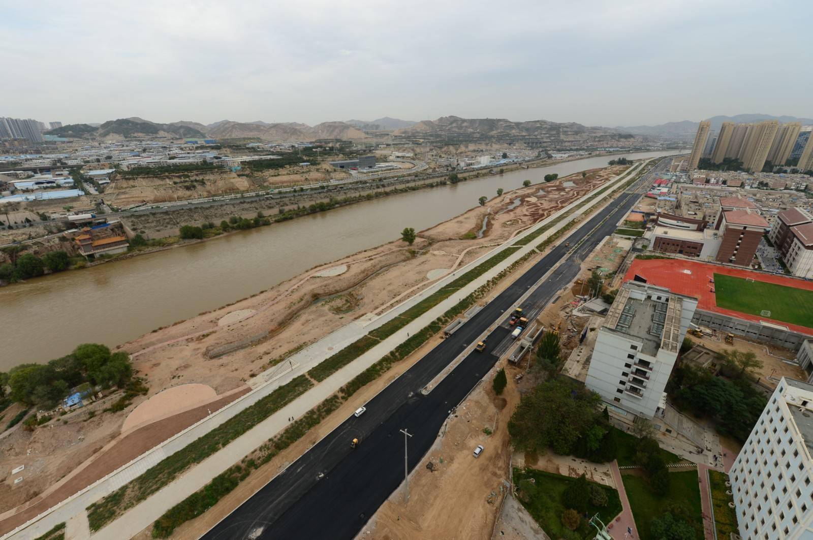 據瞭解,蘭州市南濱河東延路段(607-1號路)道路工程西起雁白黃河大橋