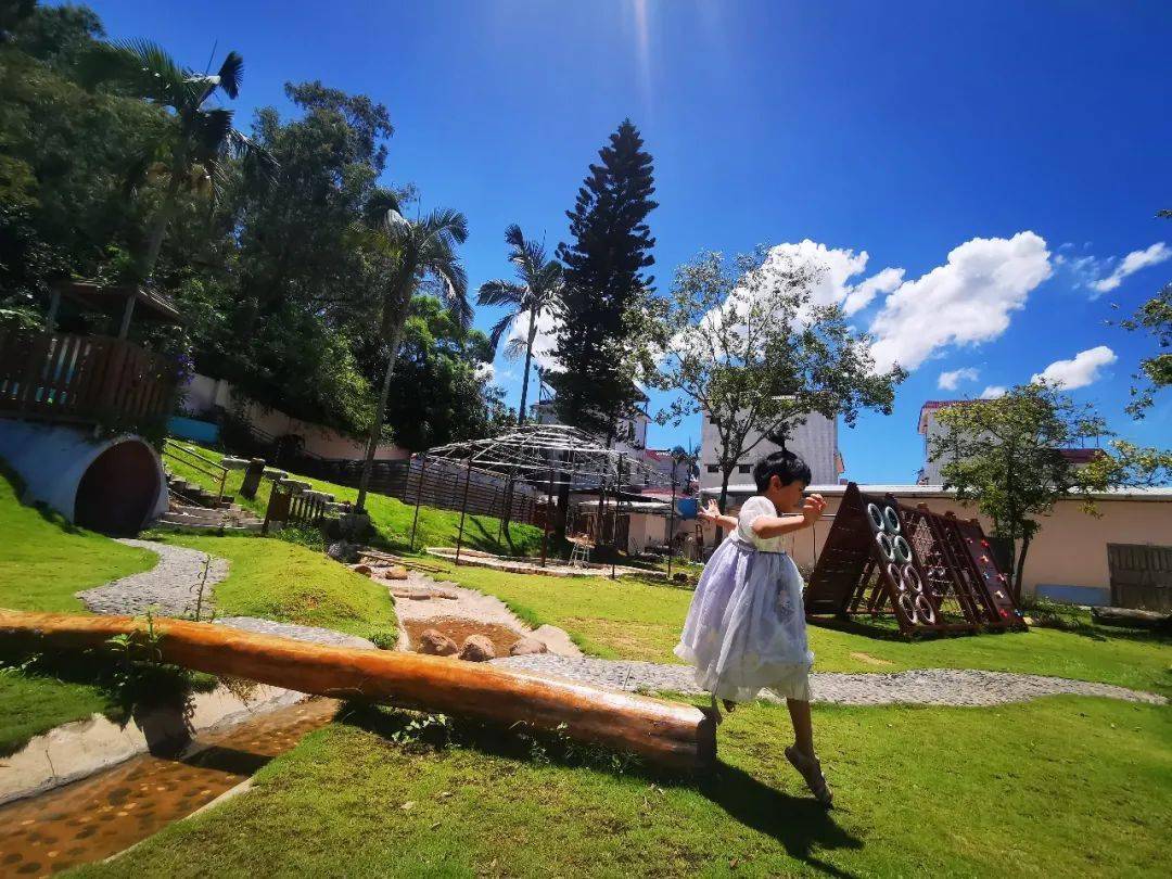 因为|每次送娃上学感觉自己像个人贩子？上学就哭的娃可以不上幼儿园吗？