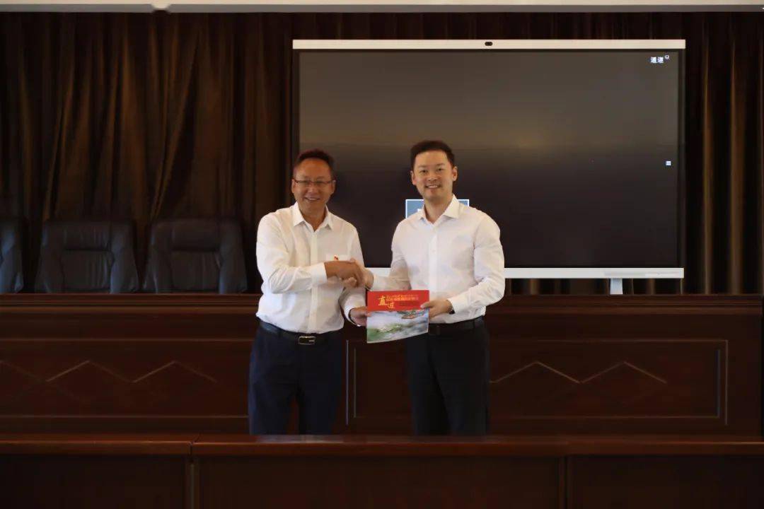 罗古阿吉代表布拖县委县政府,对慈溪代表团的到来表示热烈欢迎,对慈溪