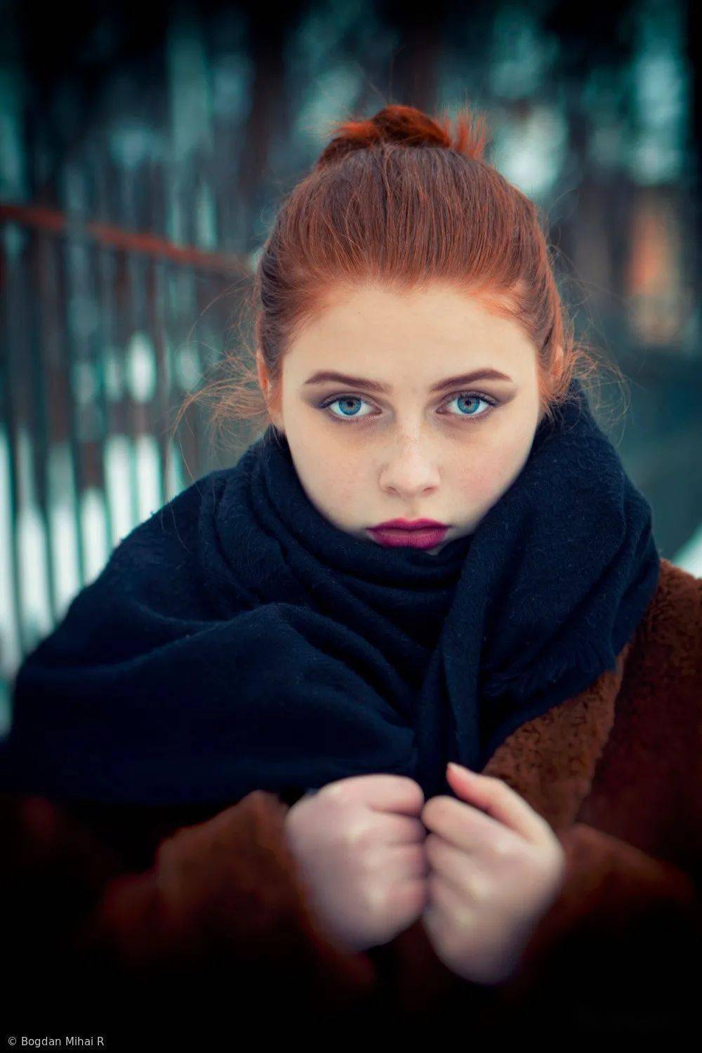 散发着迷人魅力的女性人物肖像