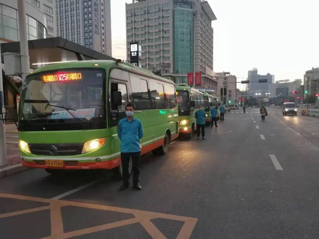 便捷市民出行融洽邻里亲情w25路社区巴士开通运营备受欢迎