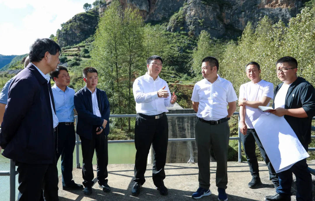 胡敬斌在羊街镇洛泽河一级泵站调研杨湾桥水库是威宁县城居民的大