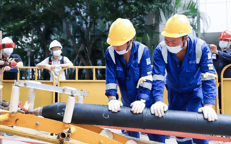 我国首条自主研制新型超导电缆在深投运