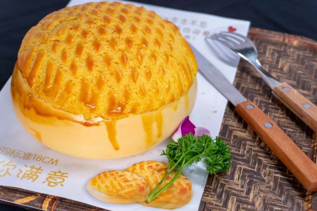 首创网红咖喱牛肉菠萝包温馨提示:每天限量供应2000个,晚上8:30截止