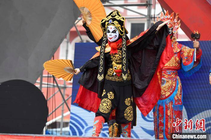 武术|湖南长沙：近百名青少年演绎传统文化