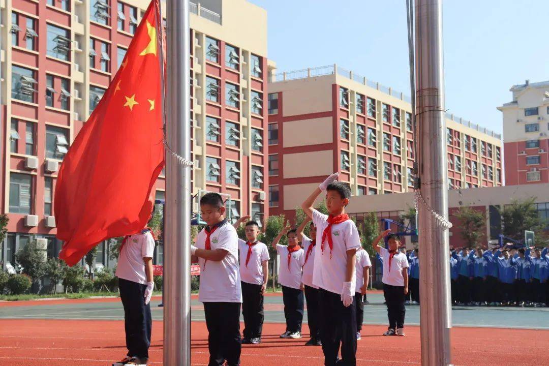 传承奥运精神共庆祖国华诞莘县甘泉学校举行国旗下讲话活动