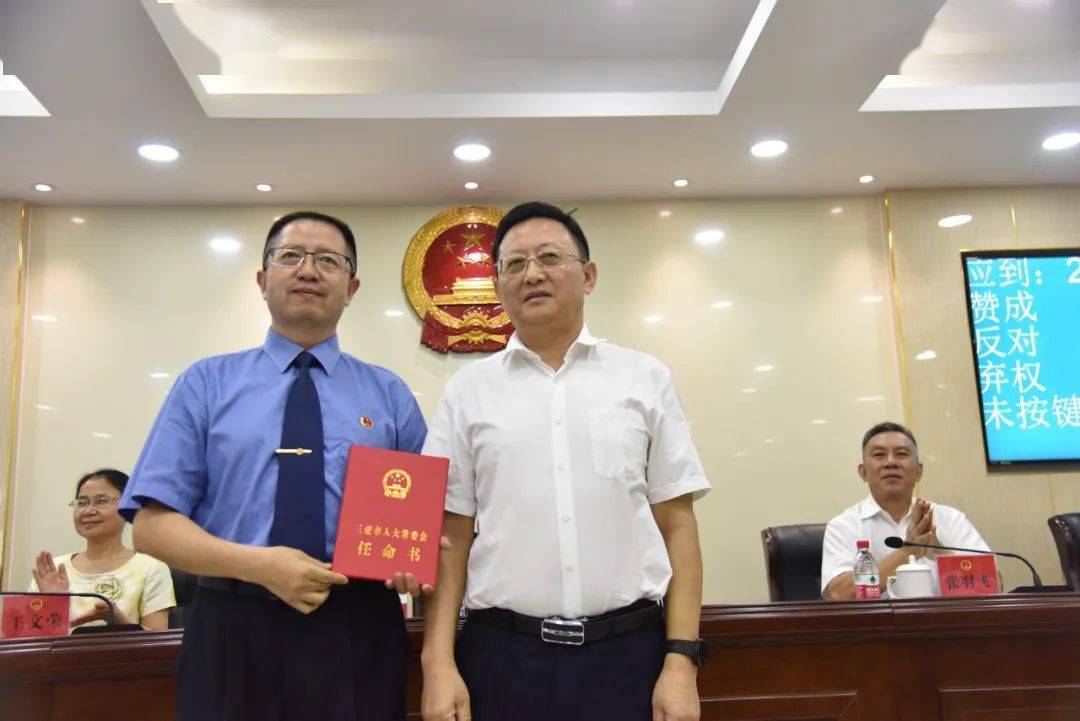 决定任命罗东,尹承玲为三亚市政府副市长_同志