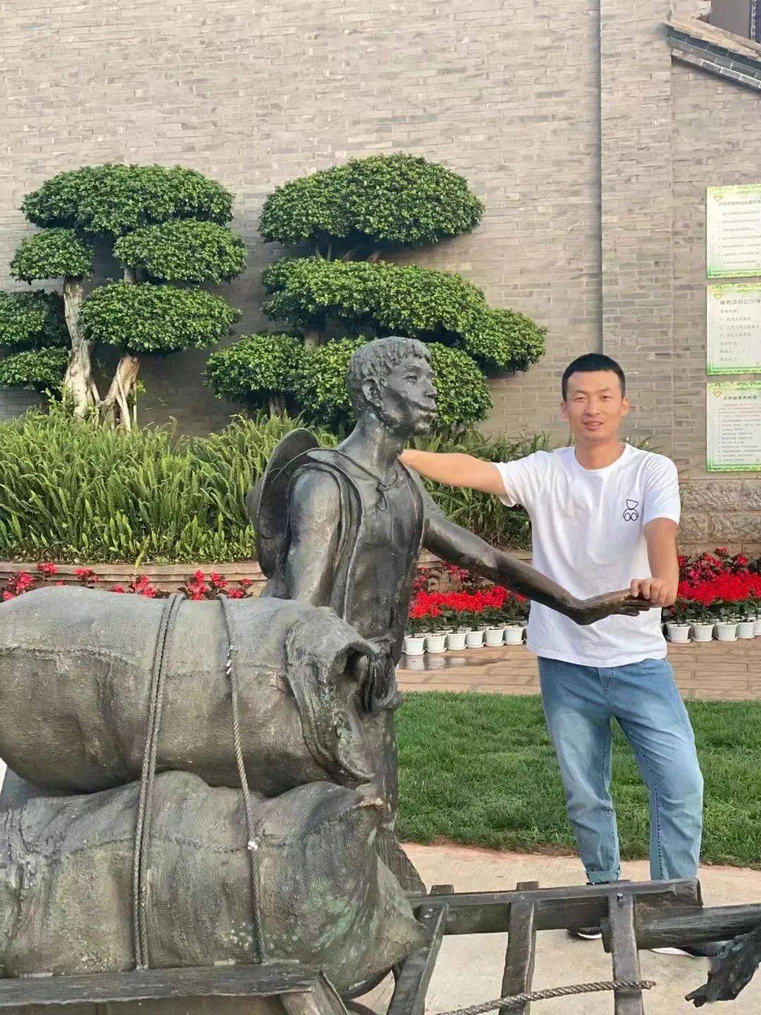杨斌 25岁 汉族 共青团员学历大专籍贯山西吕梁身高/体重169cm/66