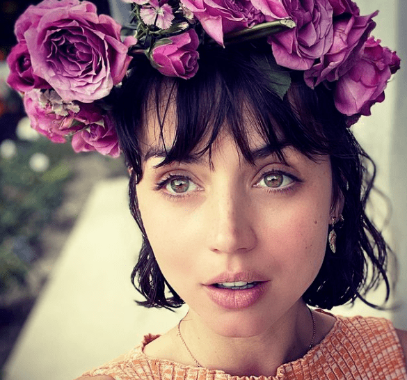 而提起她的感情生活,在2011年,她与西班牙男演员马克·卡罗特结婚