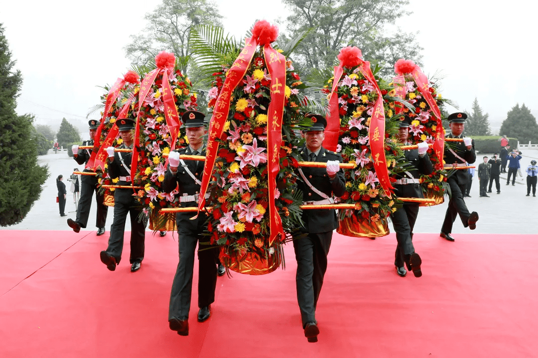 万柏林区各界举行930烈士纪念日向烈士敬献花篮仪式