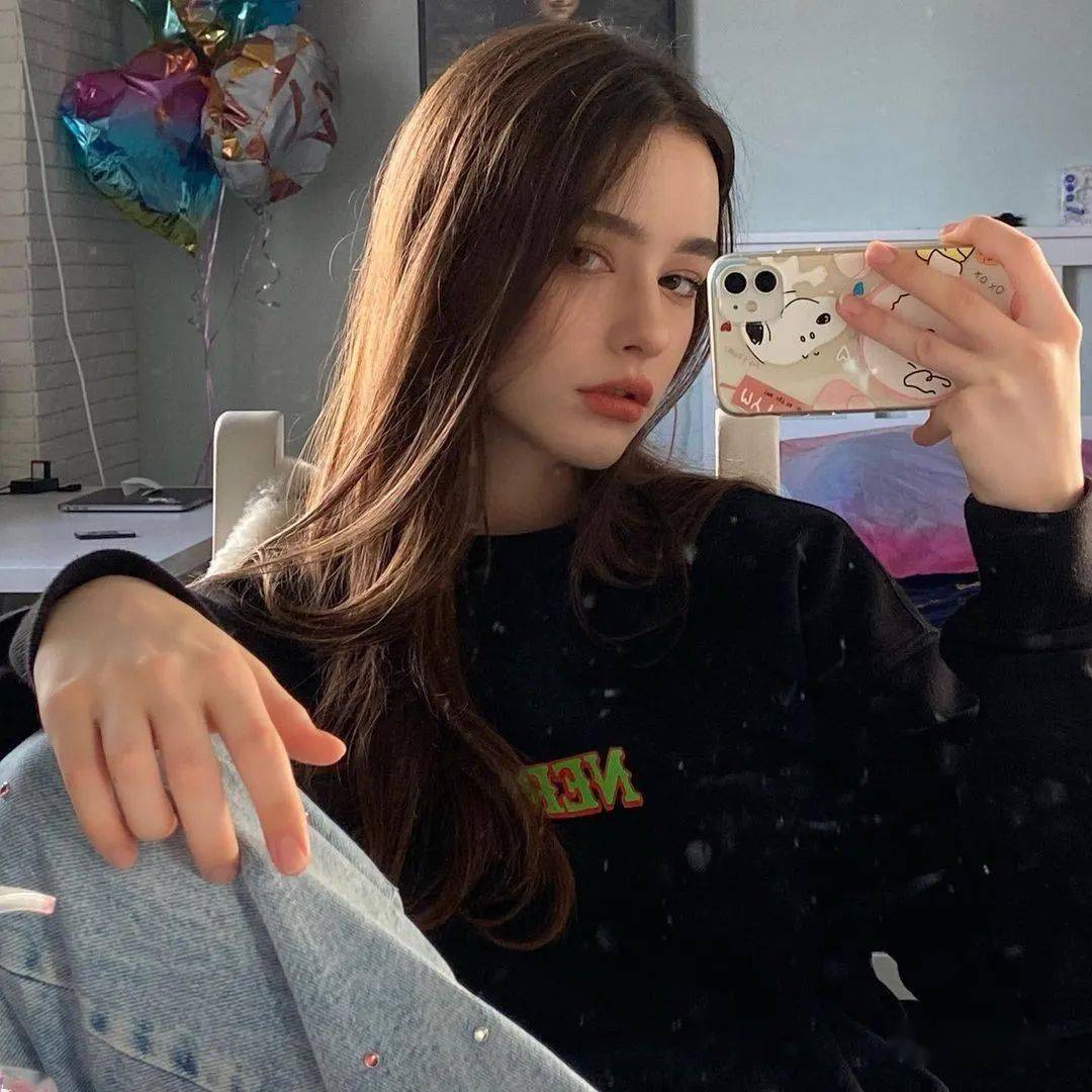 百花体坛18岁精致甜美俄罗斯倾城绝色美女dashataran