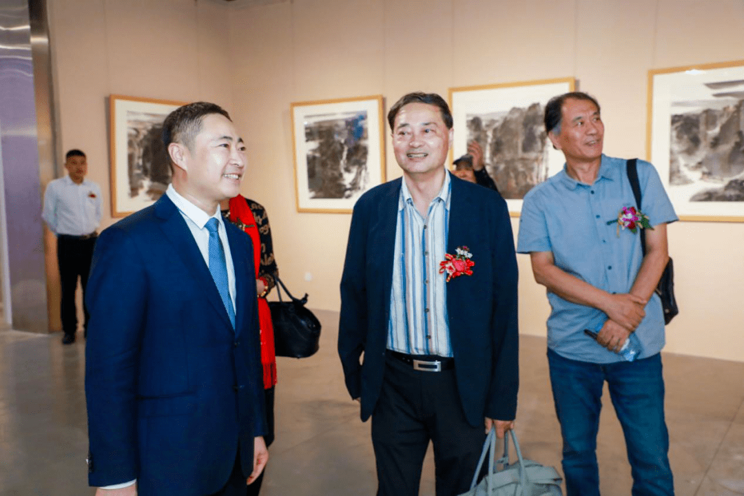 美术馆馆长王清杰,中安联合集团董事长魏景芬,北京古田商会会长林木青