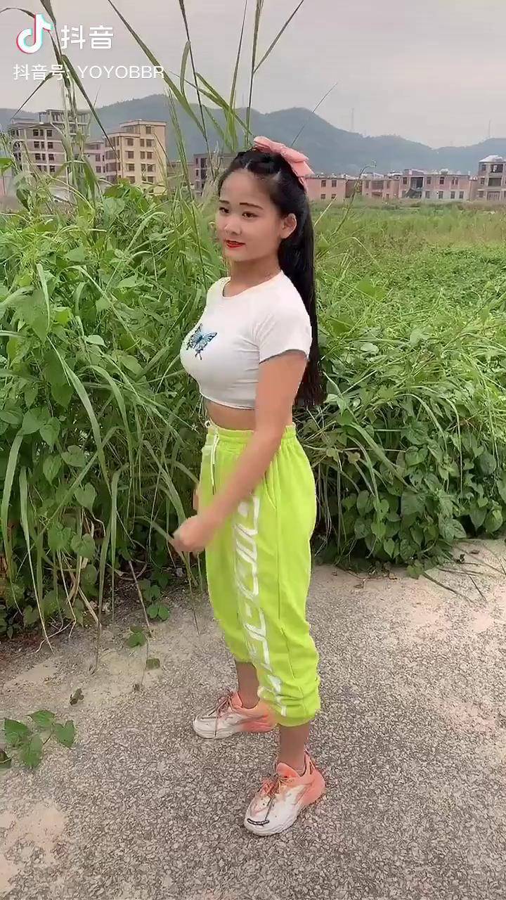 天天跳也没长高呀dou小助手主持人罗悠悠不倒翁舞蹈