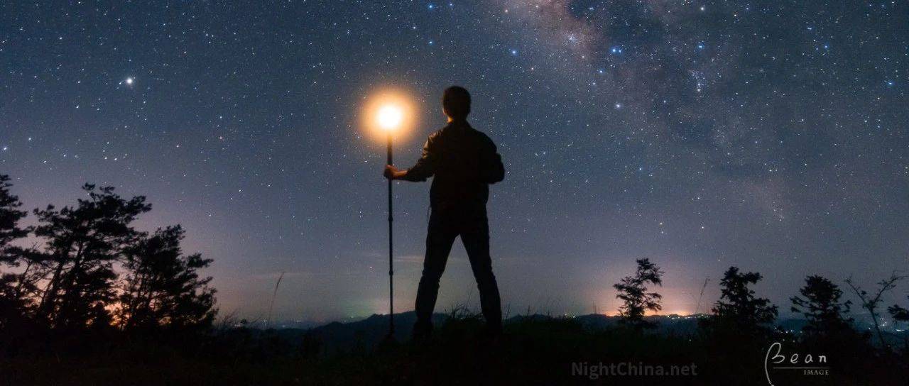 登高伫立，望着头顶的星辰 | 夜空中国_Steed
