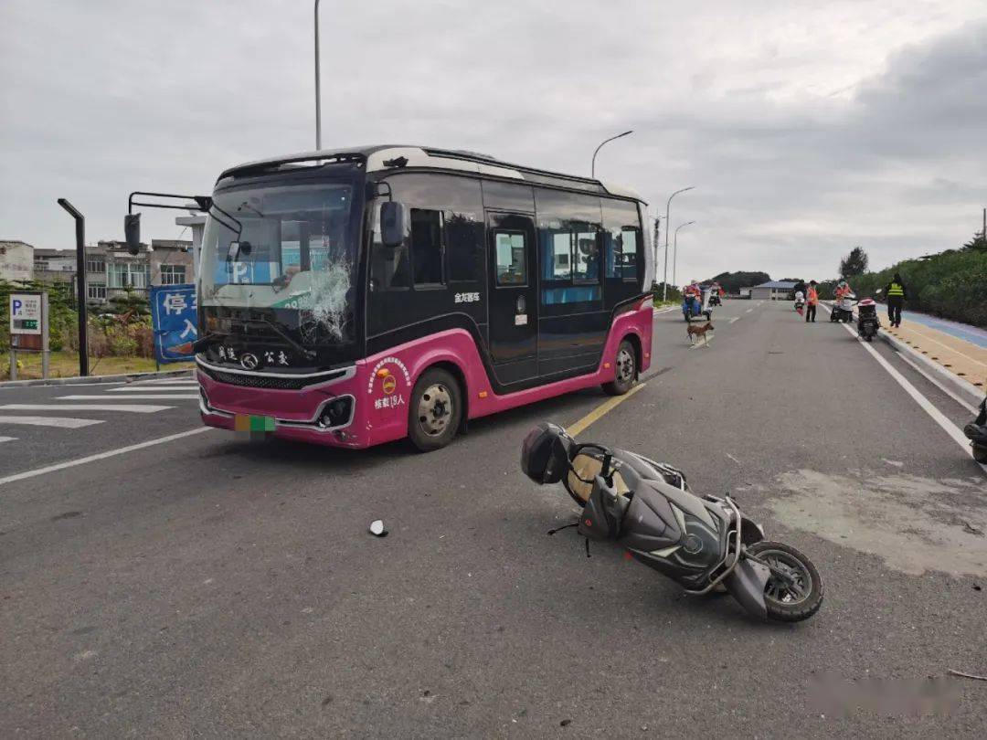 平潭一公交与摩托车碰撞致人重伤公司主负责人将被约谈
