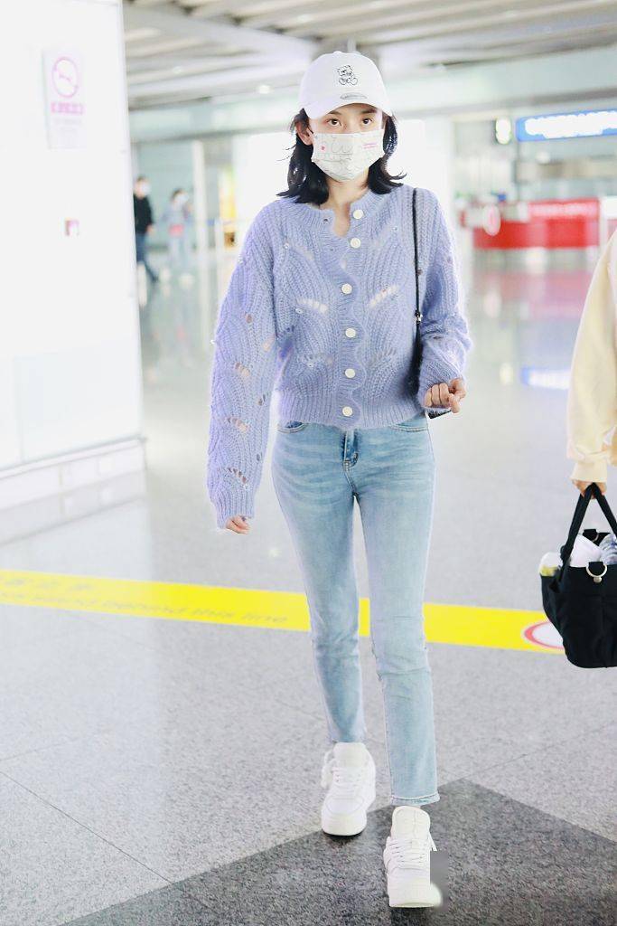 香芋 会演又会穿 宋祖儿马卡龙色毛衫搭牛仔裤清新甜美