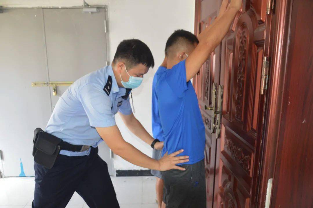 认真开展刑满释放前的搜身检查工作执勤民警对各监舍开展安全巡查特警