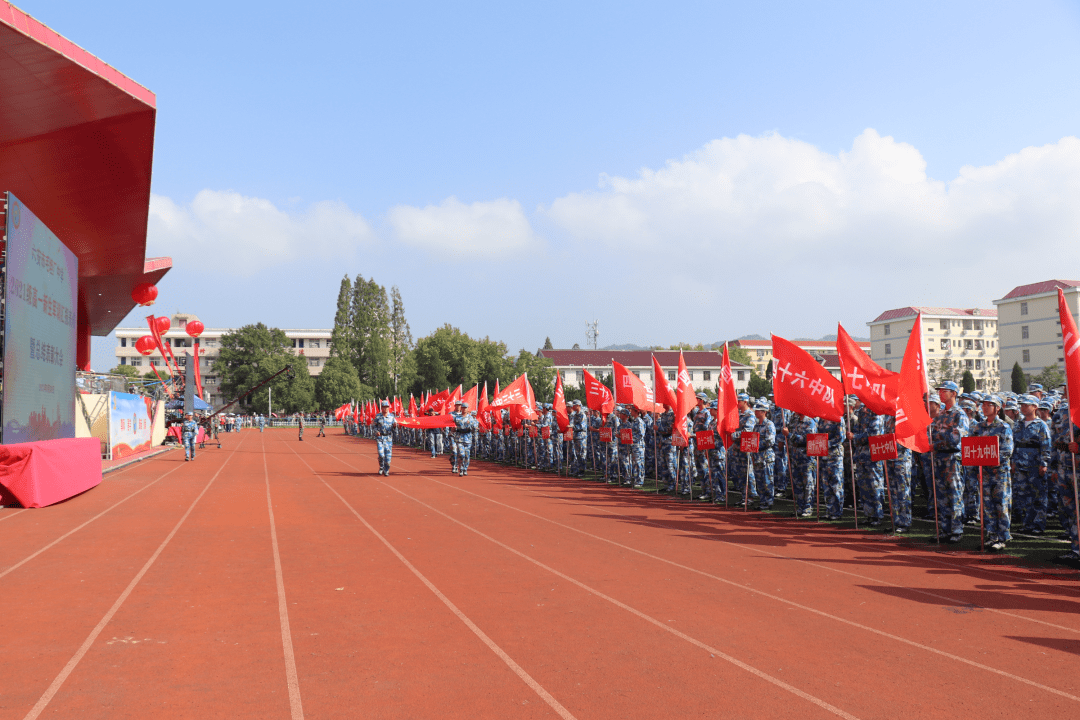 经过一周的艰苦训练,9月30日上午9点30分,毛坦厂中学2021级新生军训