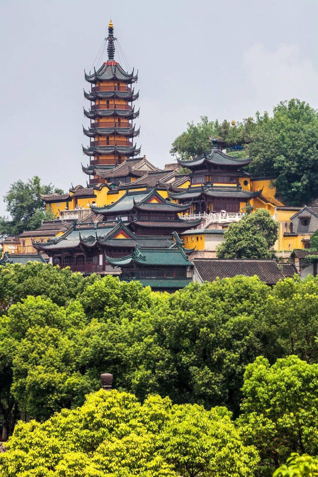 5小时),金山寺有许多历史典故与动人传说,《西游记》中唐僧的传奇经历