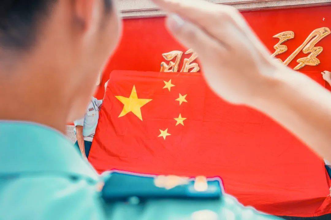 我为祖国庆生日丨向国旗敬礼！