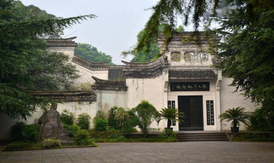 大千园旅游景区为国家aaaa级旅游景区,位于东兴区城区,为纪念一代国画