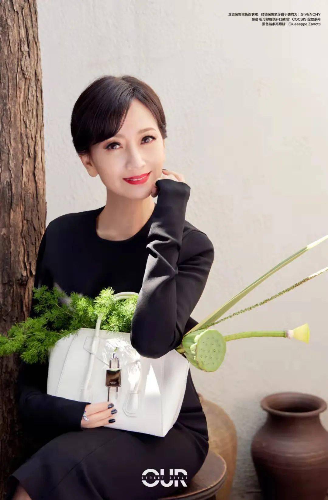 王佳文 落叶缤纷,和赵雅芝 张欣尧 徐梦洁 王紫璇 共同探寻深秋色彩