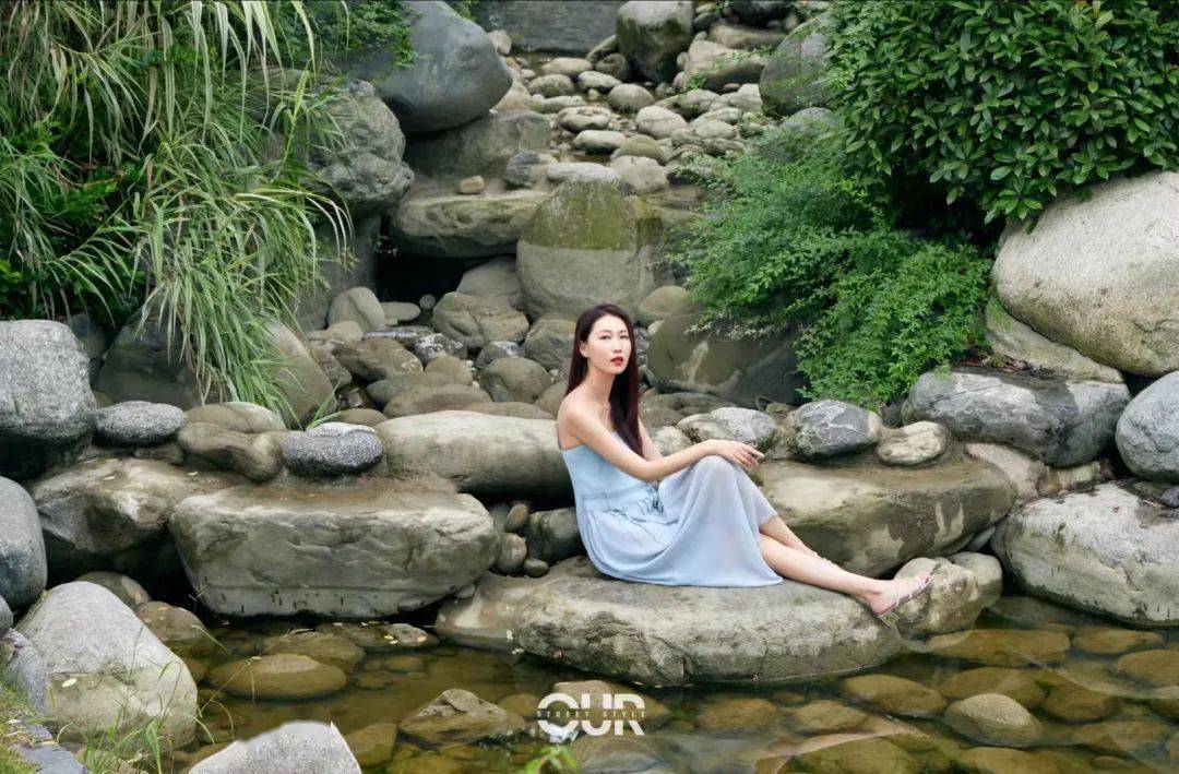 王佳文 落叶缤纷，和赵雅芝 张欣尧 徐梦洁 王紫璇 共同探寻深秋色彩