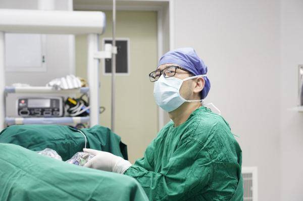 刘锋|一颗小石头毁掉一个肾！疯狂的石头怎么破？