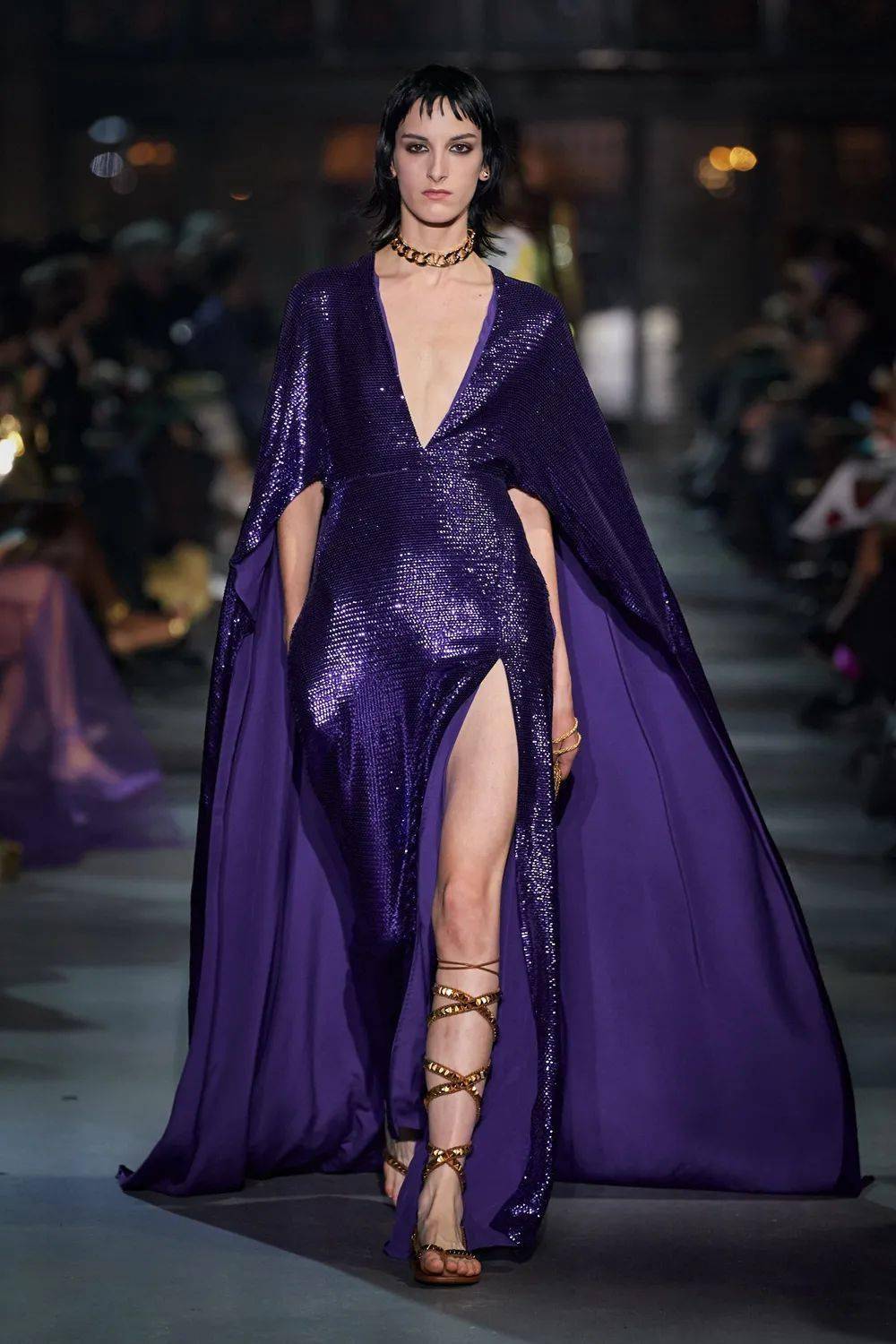 廓形 Valentino 2022 春季系列发布，刺绣、蕾丝、印花…… 尽显高级！