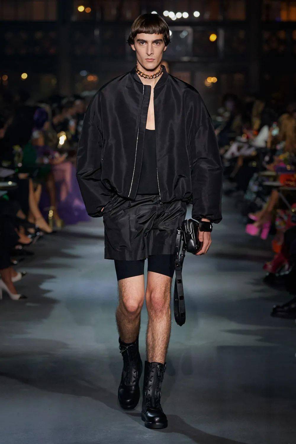 廓形 Valentino 2022 春季系列发布，刺绣、蕾丝、印花…… 尽显高级！