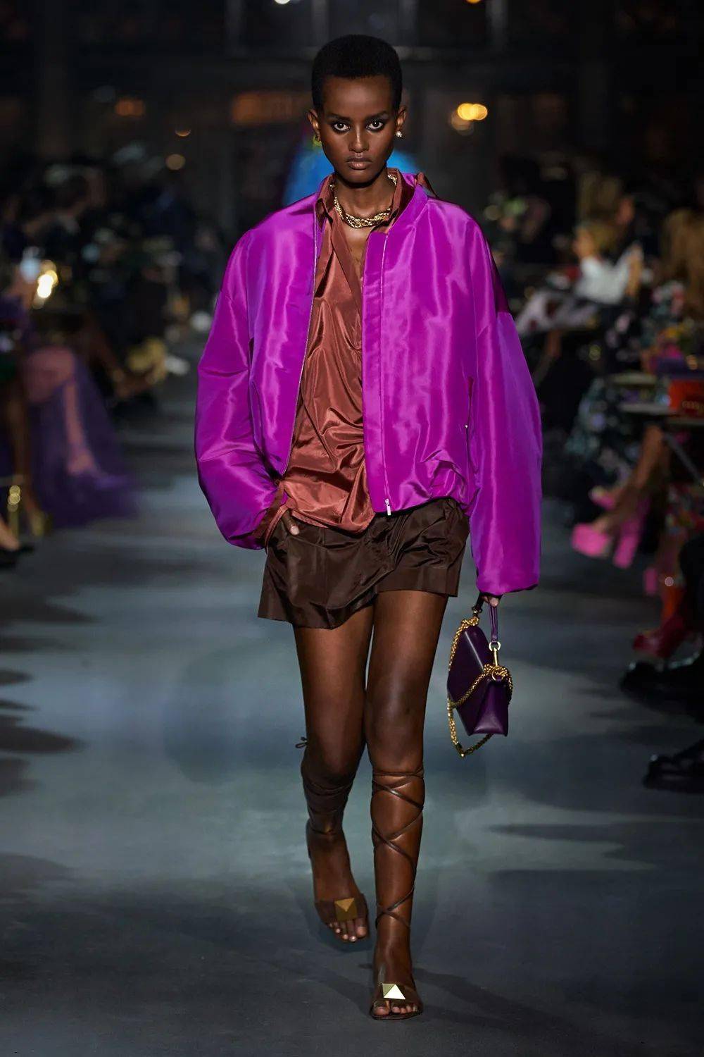 廓形 Valentino 2022 春季系列发布，刺绣、蕾丝、印花…… 尽显高级！