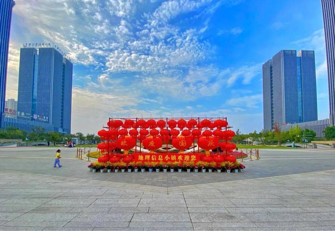 湖州,满城尽是中国红!_太湖