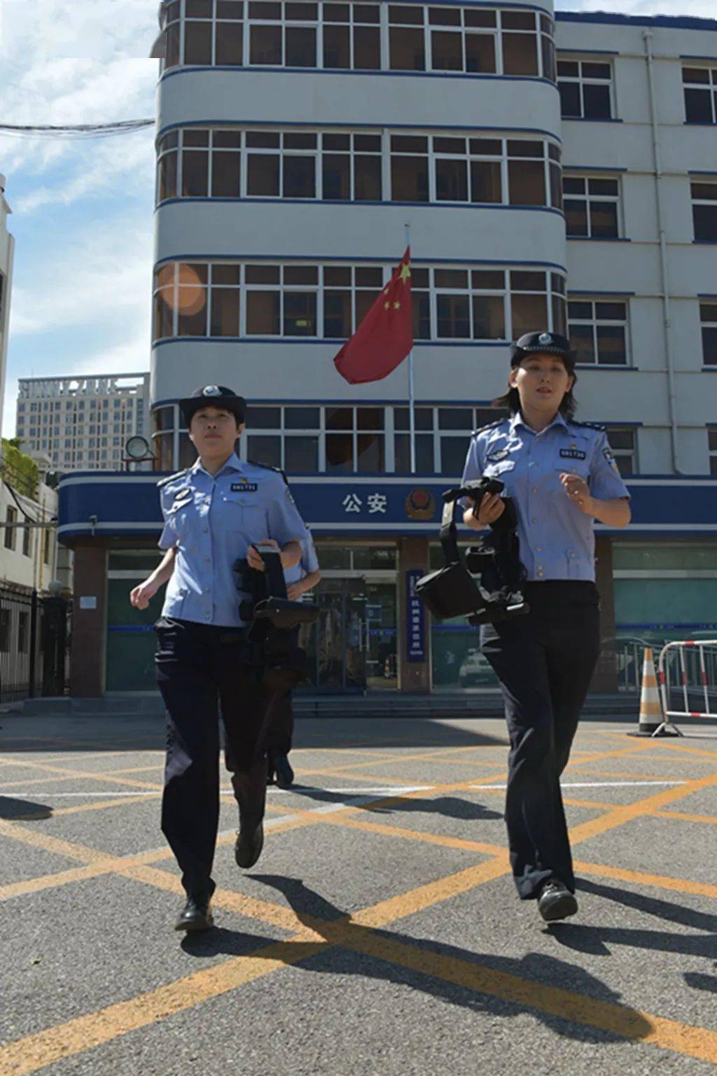 滨海新区公安局组织开展警心向党践行宗旨摄影大赛