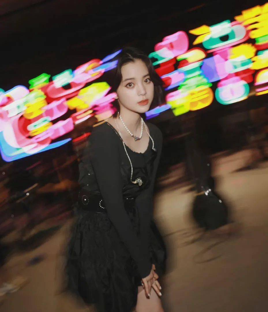 欧阳娜娜唱歌合集 4d9fbd6ba79a40c5b9ad23fcc8b17239.jpeg