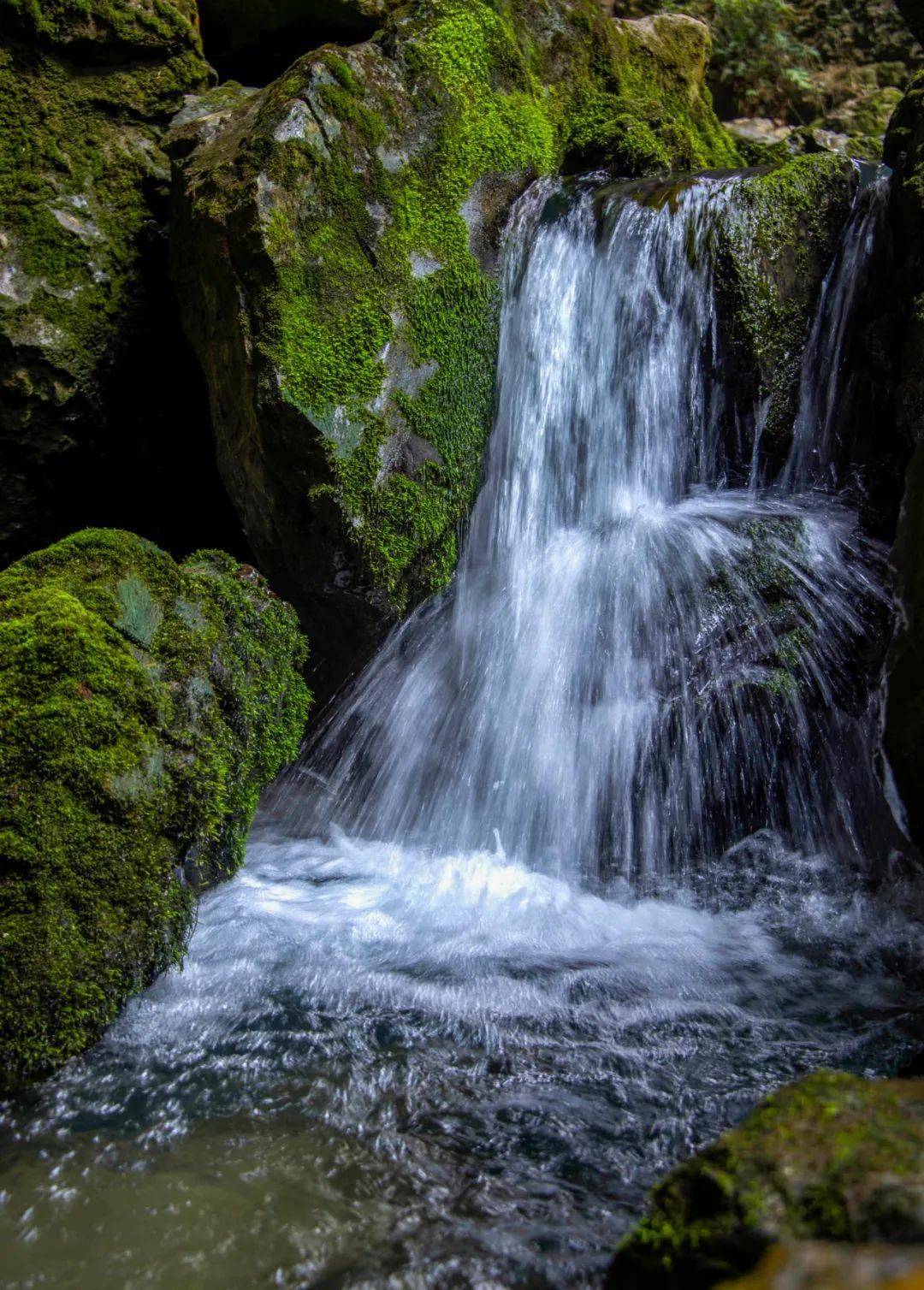 探访务川石朝天坑