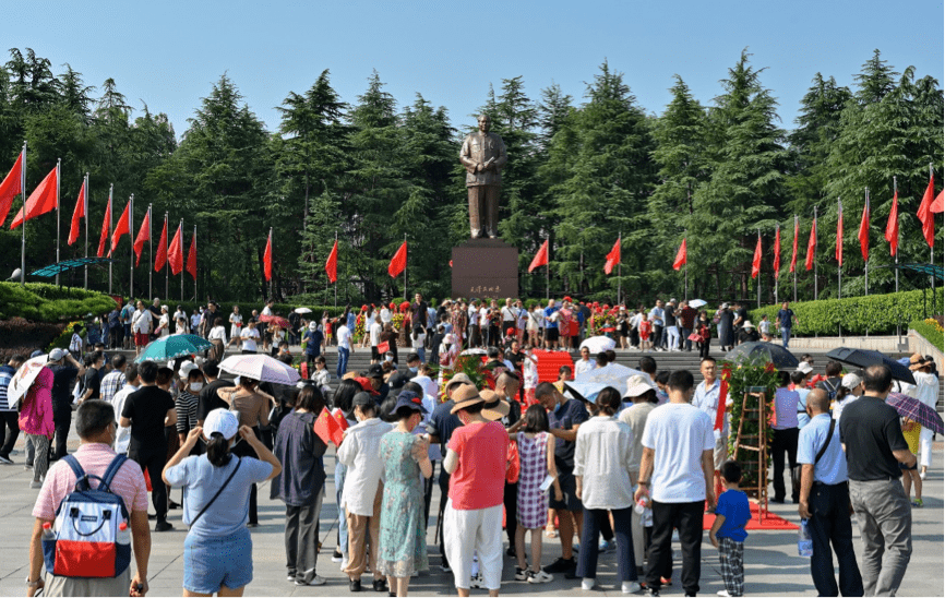 湘潭韶山旅游区,游客络绎不绝 喻名才 摄