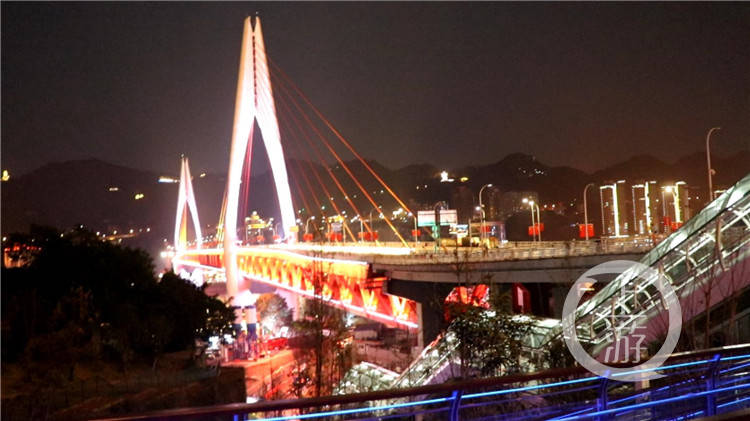 重庆再添“魔幻”景观！东水门大桥景观步道投用