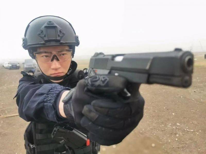 快来为特警总队一支队刘琳投上一票吧!