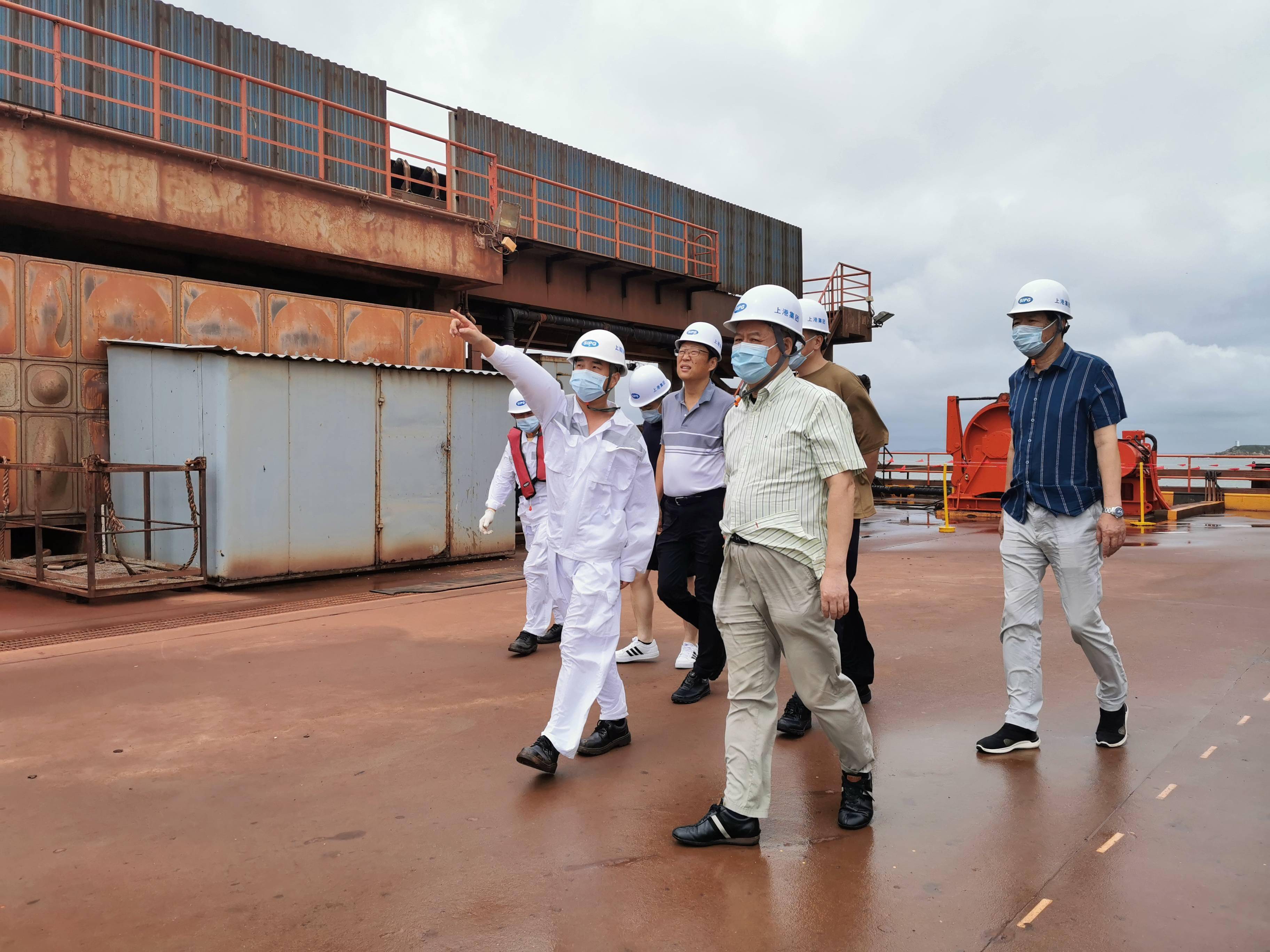 绿华山锚地减载平台恢复运营靠泊今年首艘外轮