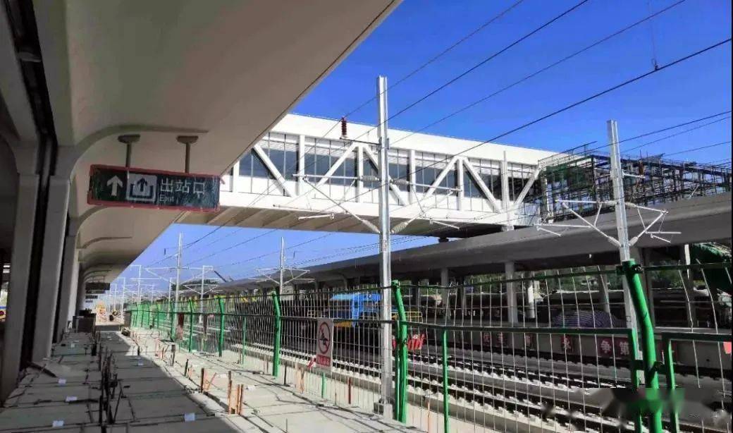 今天有网友搞来了黄黄高铁浠水南站内部情况.