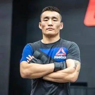 沙依兰、傲日其楞将同时出战11月21日UFC赛事_塔特