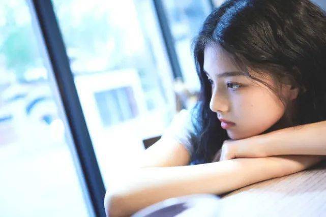 长津湖中的女性角色:曹阳出演过扫黑风暴,艾米扮演过黄轩的女儿