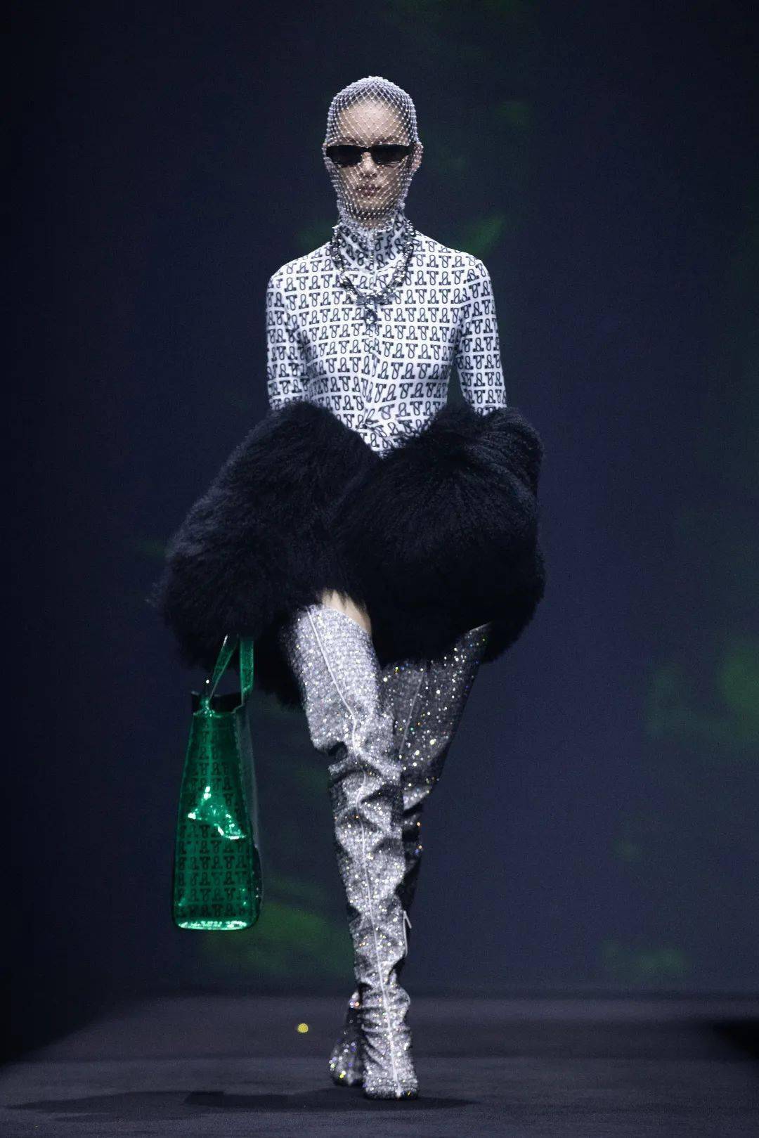 品牌 鞋王驭风逐梦，长跑者加速