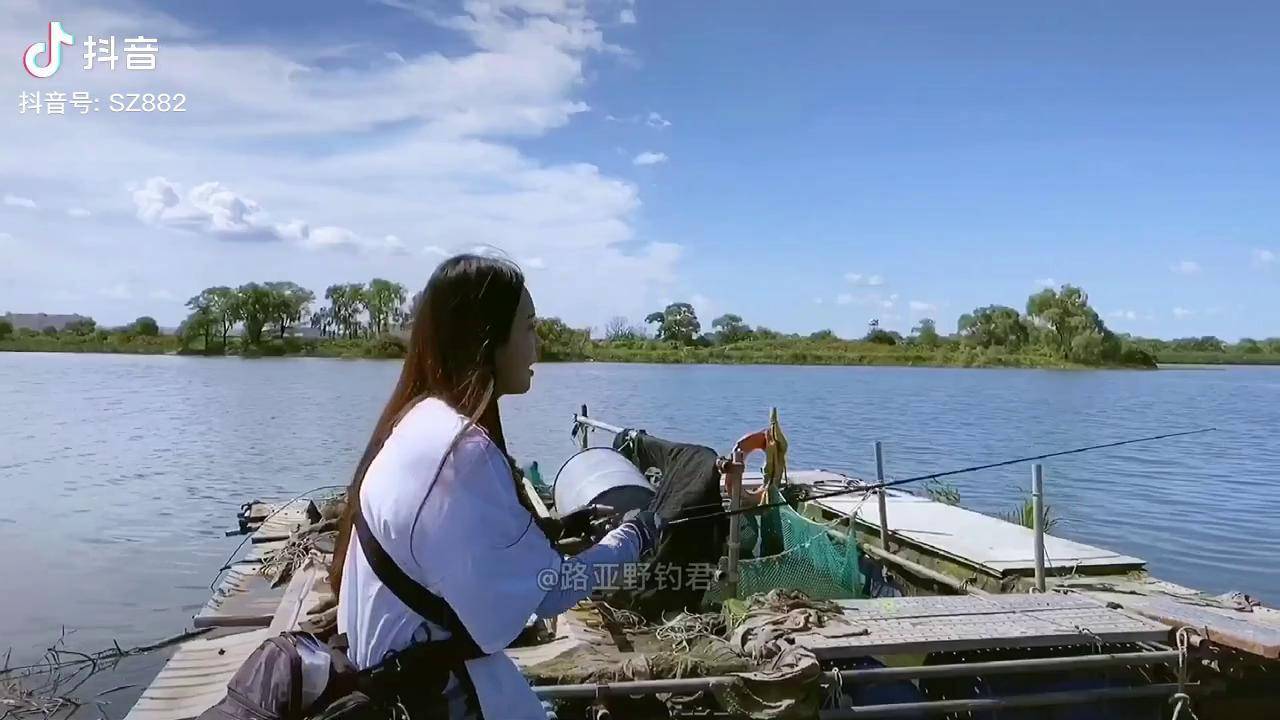 韩国路亚女钓手索米刺鱼动作合集大家帮忙看一下那个动作比较好看韩国