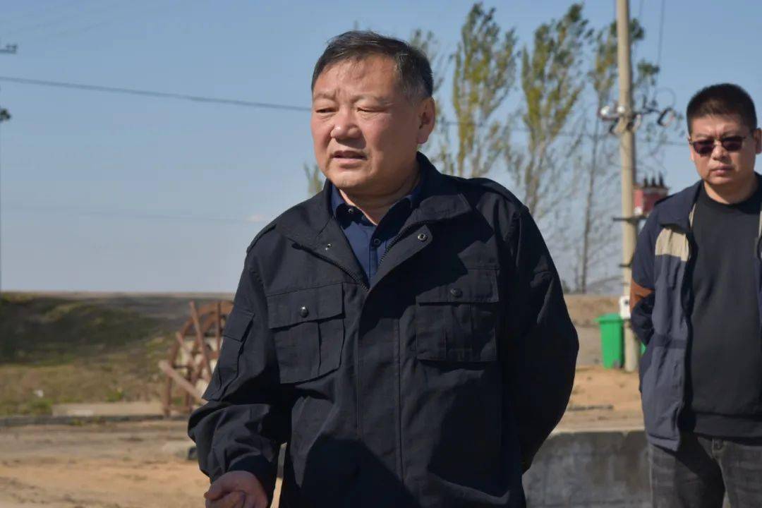 蒋长春在八五六检查指导秋收生产工作