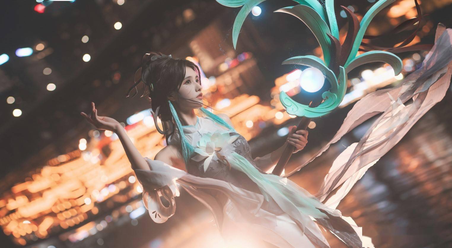 这个小姐姐是游戏日报老鸡腿关注了很久的一个coser了,还cos过王昭君