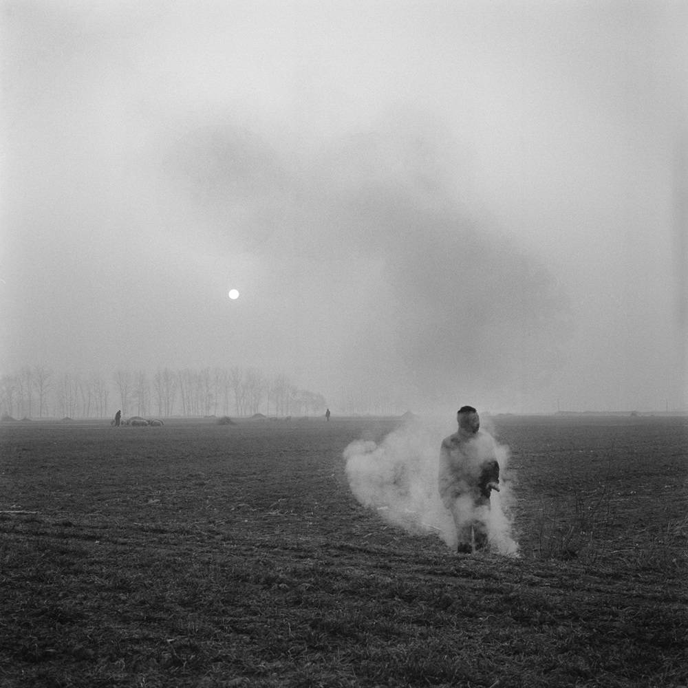 幅照片《昨天堂》：山河故人情怀落在严明身上