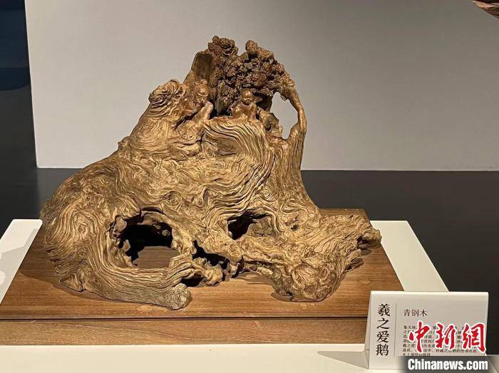 郑兴国|近40件根雕作品杭州展出 展示一凿一刻上的“唐诗之路”