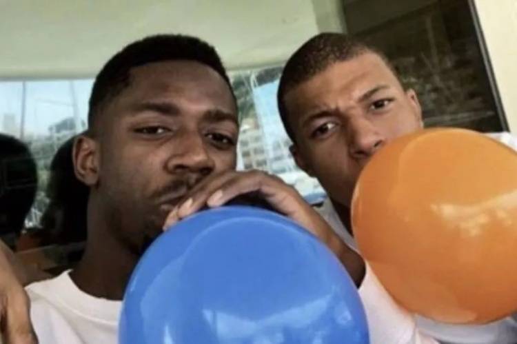 记者:法国队有一半球员定期吸食笑气,姆巴佩也包括在内