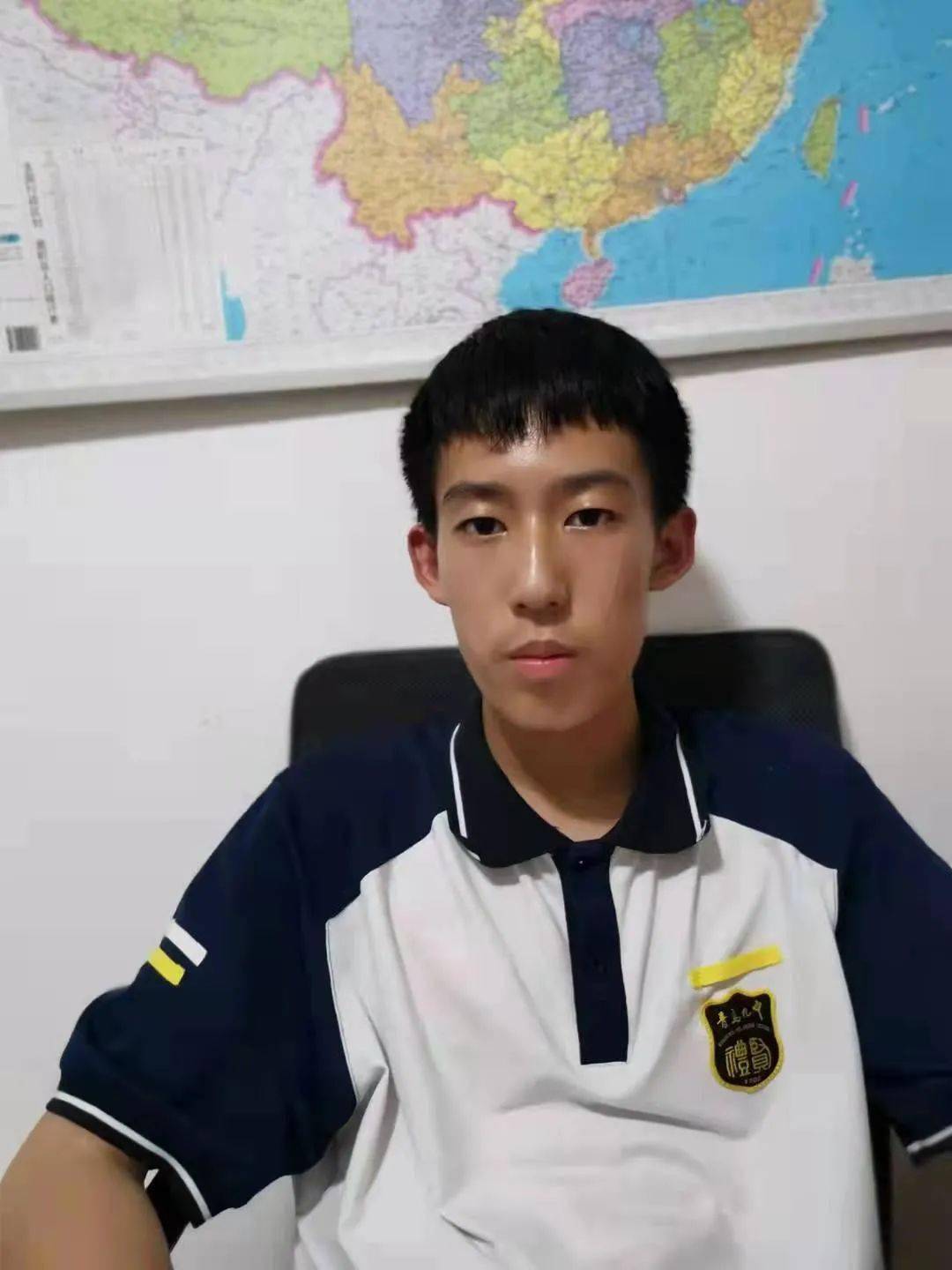 青春寄语2021级8班李宜轩青春论